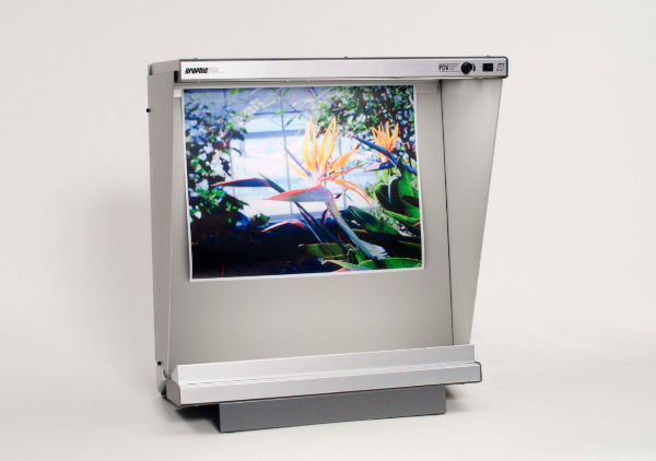 GTI PDV-2020e/D Professional Desktop Viewer with Lower Luminaire and Side Walls